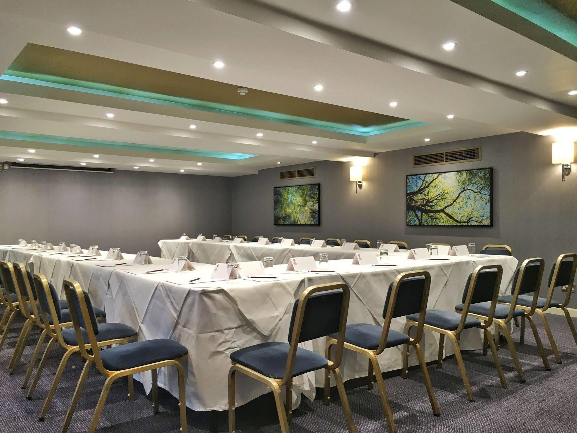 Donnington Manor Отель